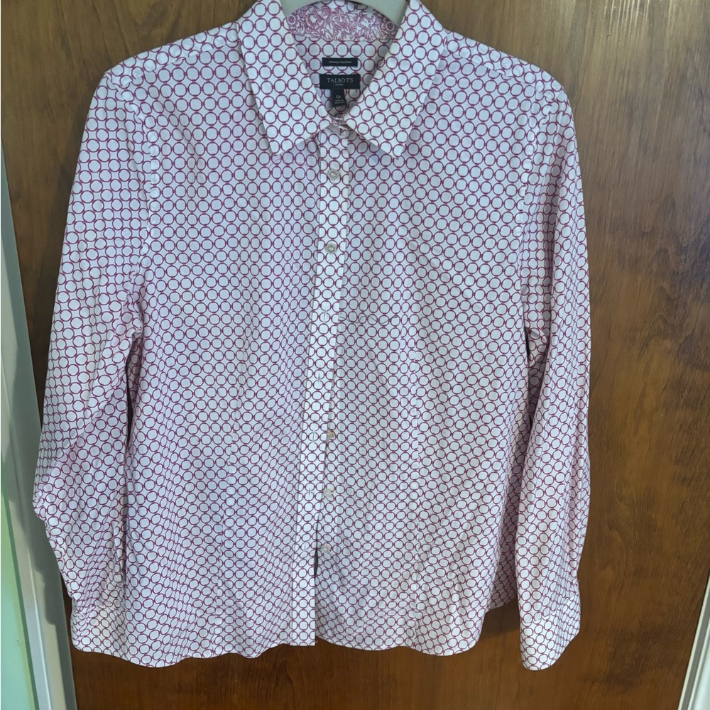 Talbots Women’s Pink Geometric Shirt with slight stretch in material.